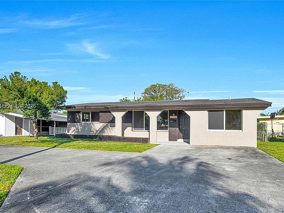 2nd image of 2512 Alcazar Dr