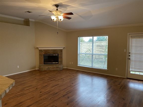 5th image of 715 Fossil Hill Dr