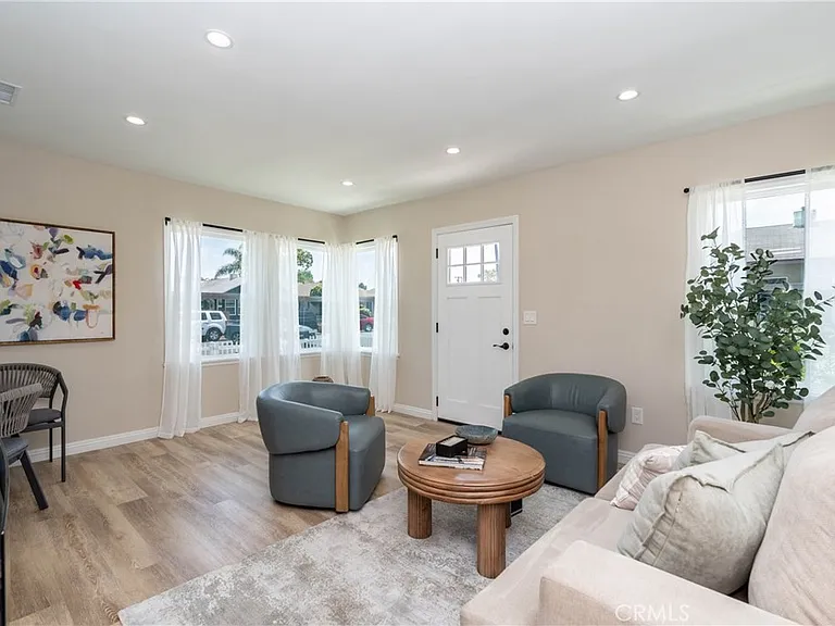 2241 Grand Ave — Photo 2