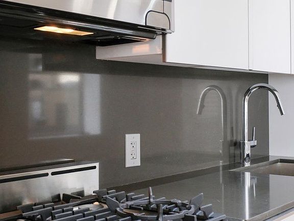 3rd image of 116 John St APT 1004