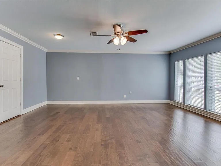2310 Ridgedale Dr — Photo 14
