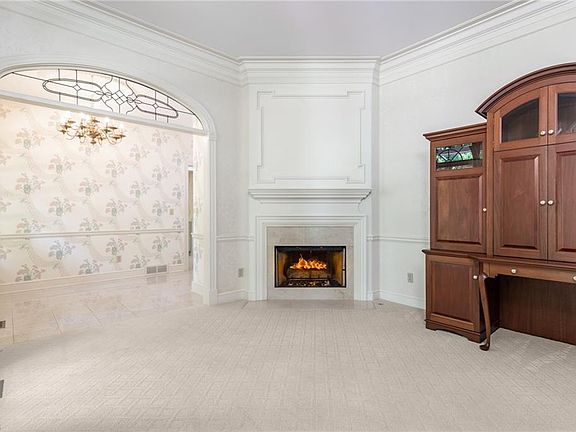 5th image of 2211 Linwood Ct