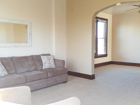 2nd image of 881 N Richmond St #3