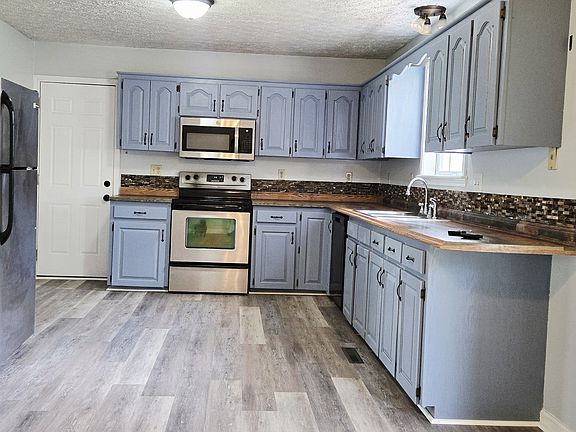 4th image of 14020 Howard Ln