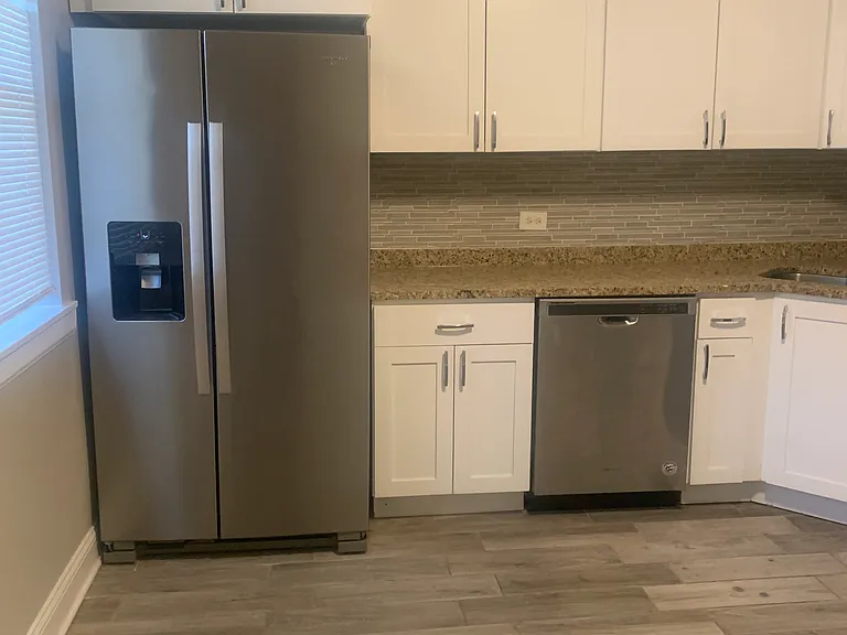 537 E 46th Pl #2 — Photo 5