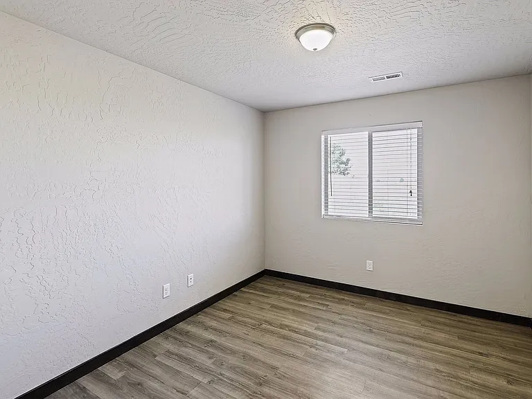 13908 W Bergen Dr — Photo 9