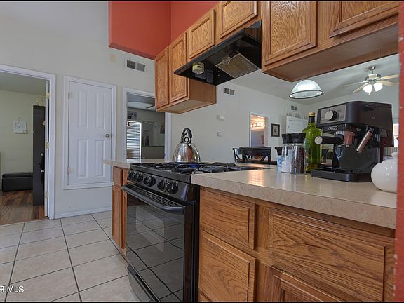 5th image of 255 Thorn Ave