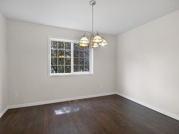 5th image of 1932 Bartl Dr
