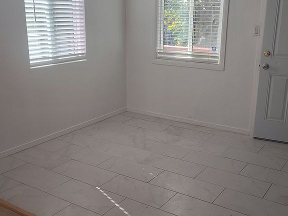 4th image of 8122 Victoria Ave #C