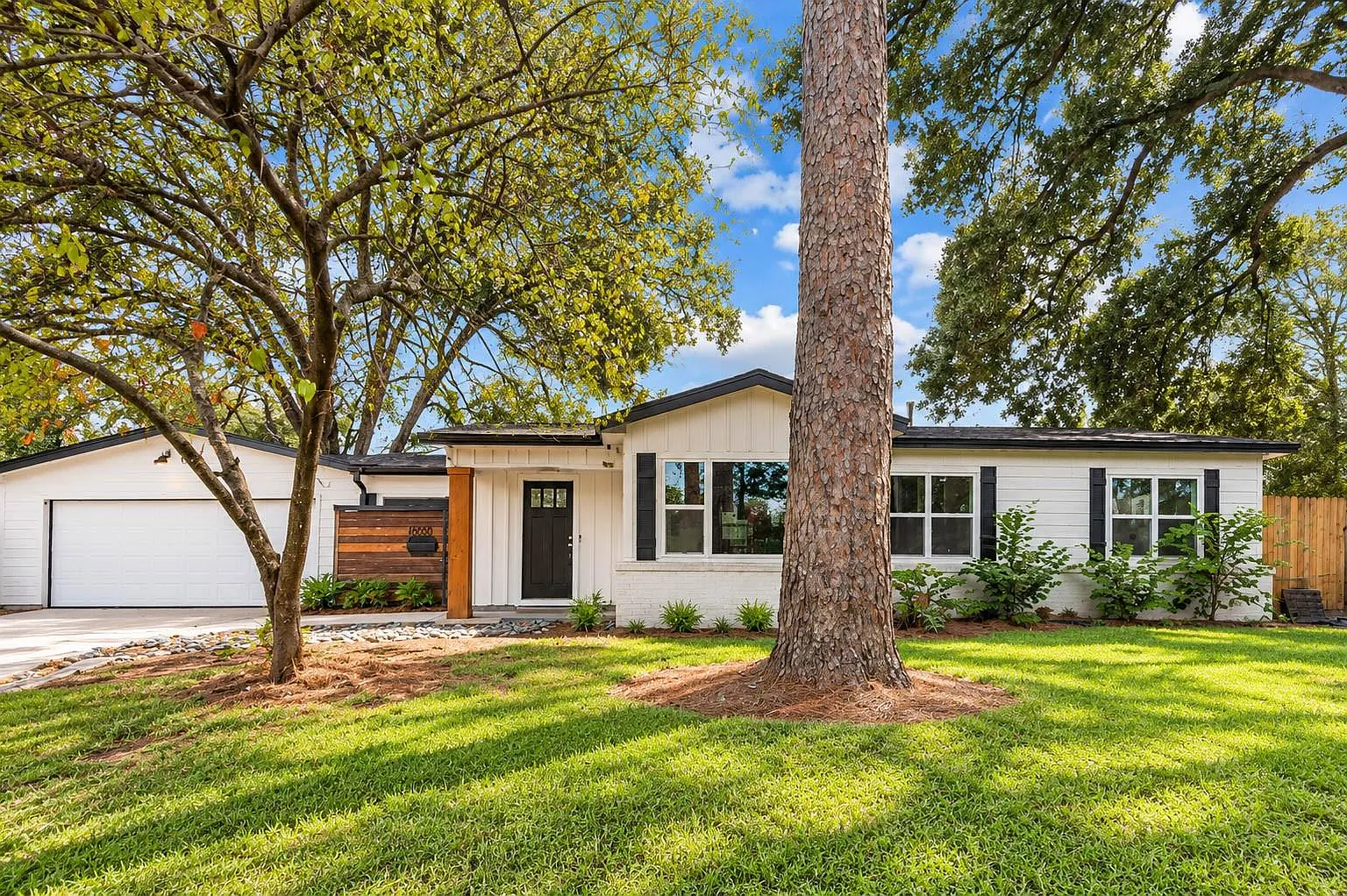 3 bed, 2.0 bath, 1574 sqft, $2,200 — Photo 2