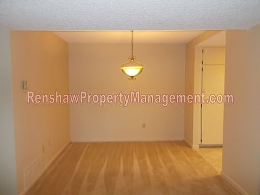 3rd image of 865 Creekside Dr #1