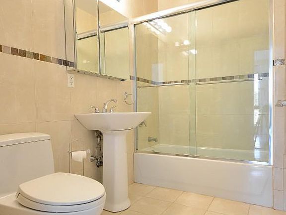 3rd image of 3002 30th St APT 402