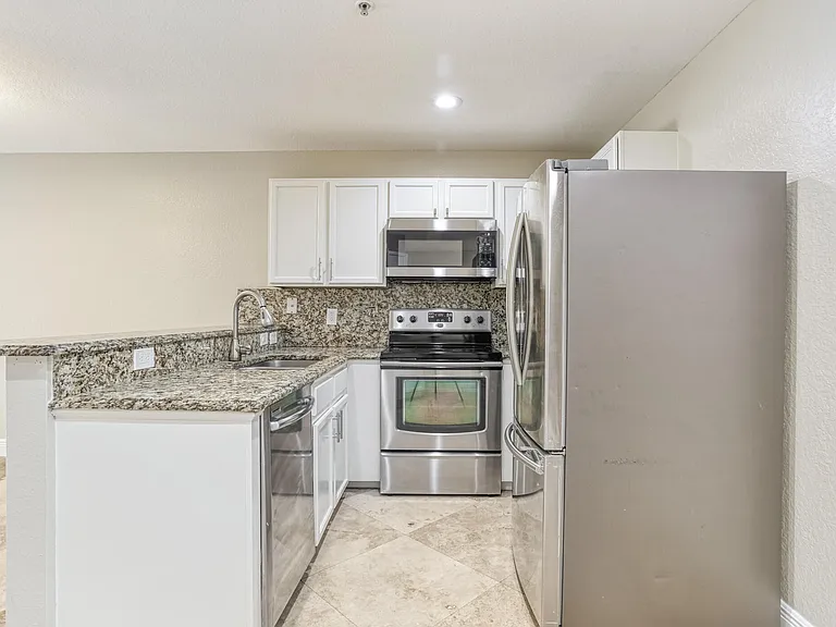 316 SE Bloxham Way — Photo 4