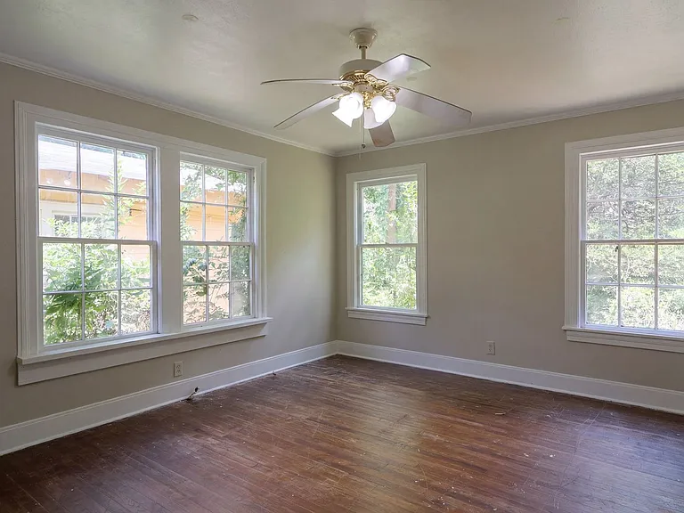 2811 Samford Ave — Photo 13