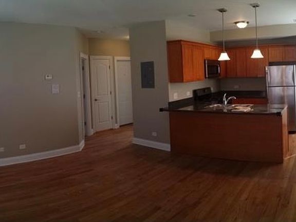 3rd image of 1509 W Albion Ave #2