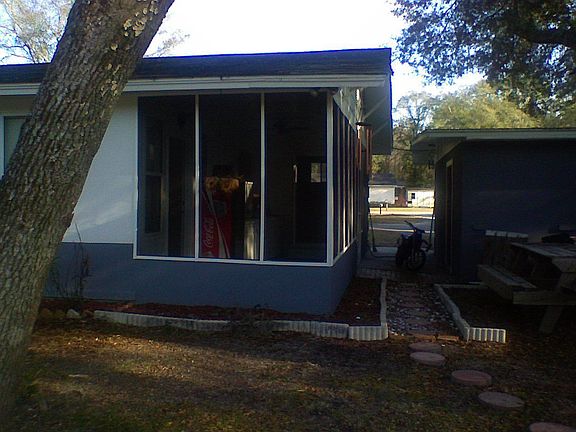 Lg. Screened in Porch