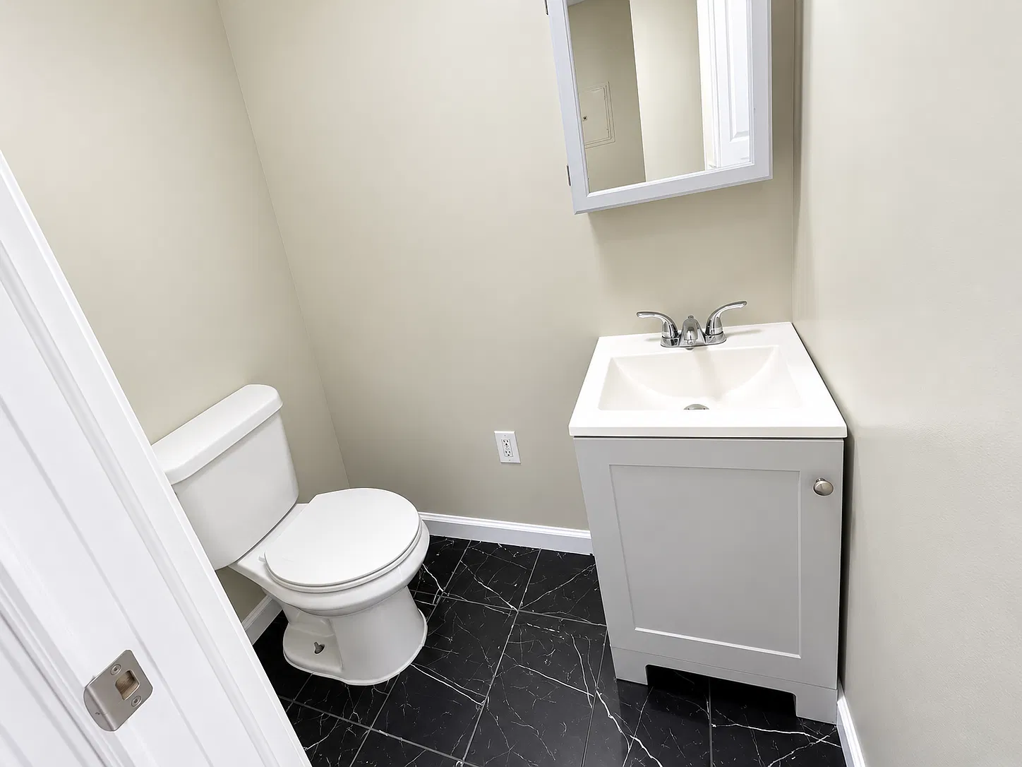 3 bed, 1.5 bath, 1200 sqft, $1,995 — Photo 3