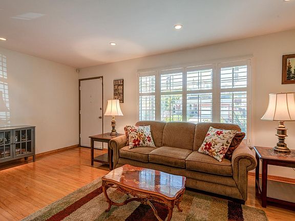 4th image of 1243 Edgewood Way