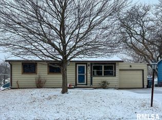 1426 Cherry Hills Rd, Bettendorf, IA 52722
