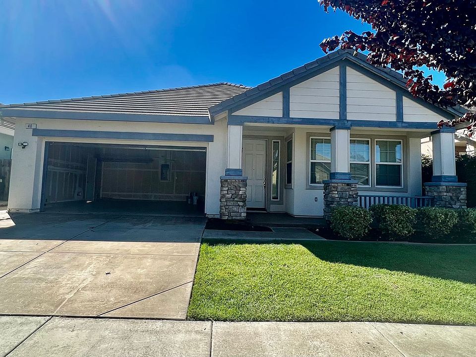 1st image of 40 Grand Canyon Cir