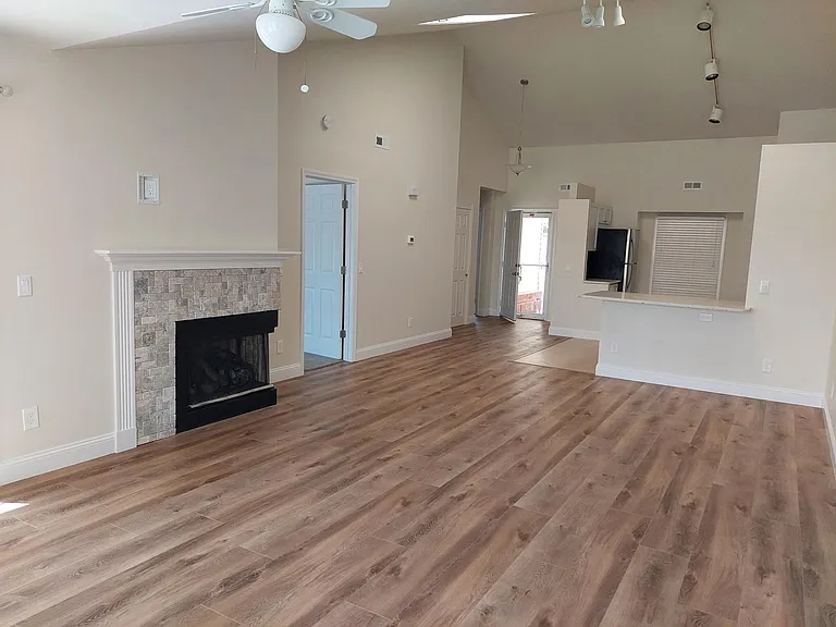 7378 Whitehall Colonial Ln — Photo 4