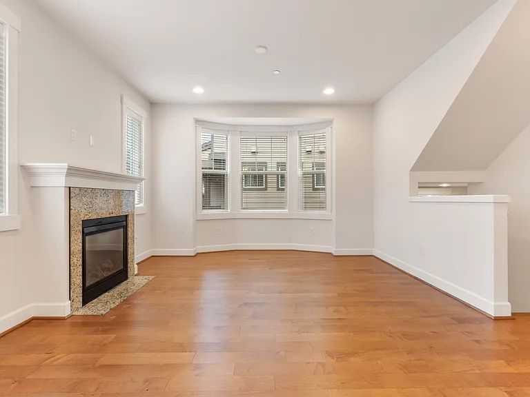 1316 Chelsea Walk NE — Photo 4