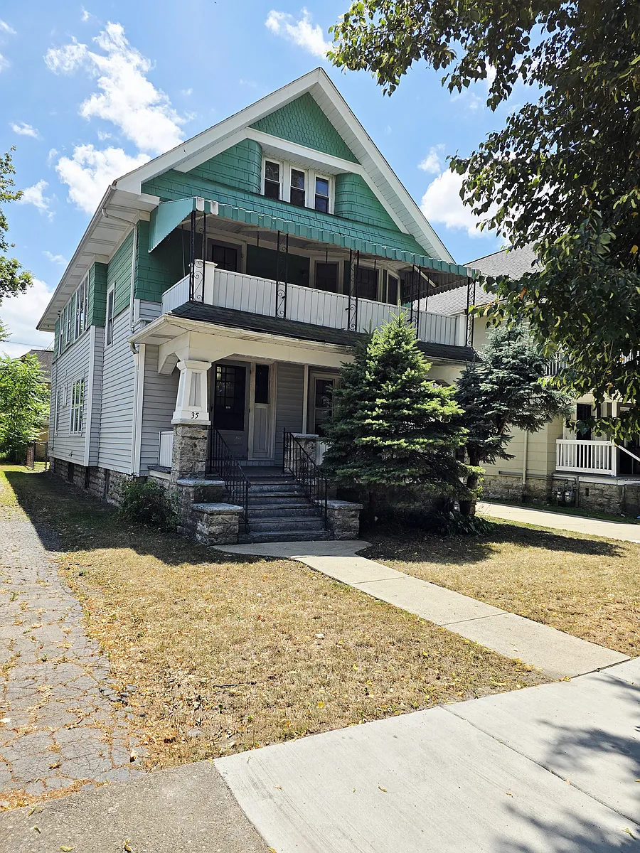 Building Photo - 35 Lisbon Ave #1