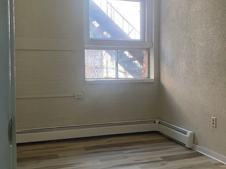 38 Groton Ave #4E — Photo 8