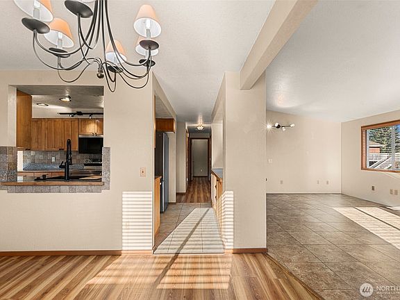 5th image of 2591 Lemaister Avenue