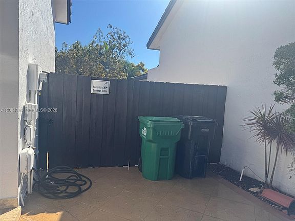 4th image of 811 NW 133rd Ct