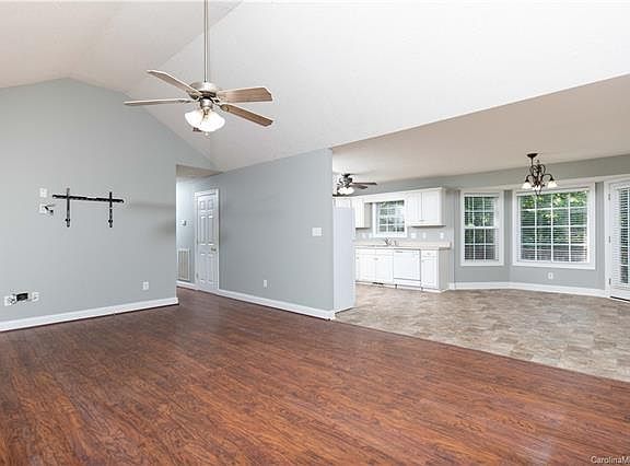 3rd image of 914 Ragin Ln