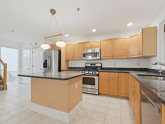 4th image of 3101 Maple Brook Rd