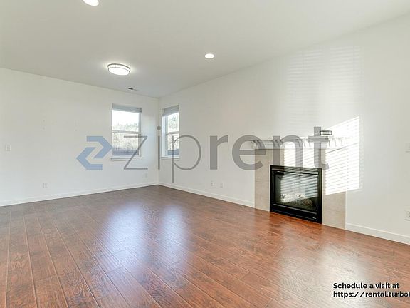 5th image of 1521 50th St NE