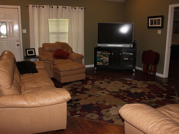 Corner gas fireplace and vaulted ceiling