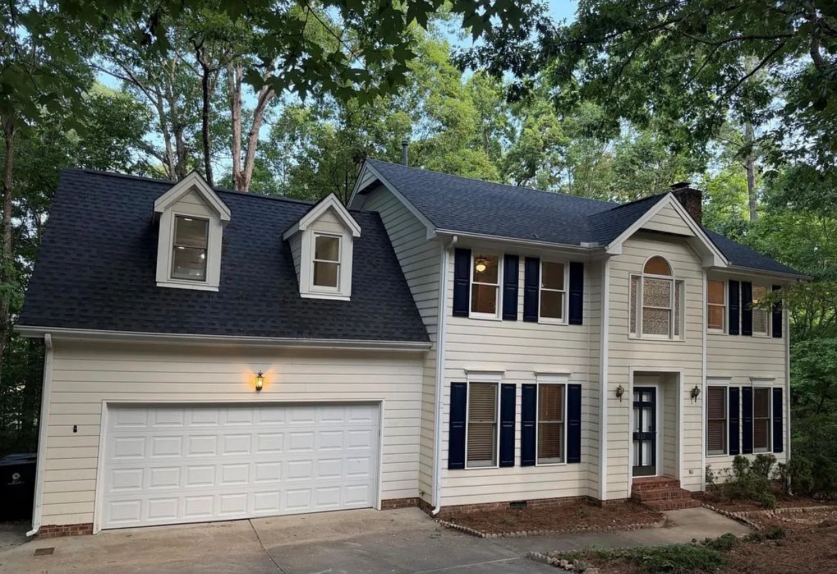 4 bed, 2.5 bath, 2225 sqft, $2,450 — Photo 2