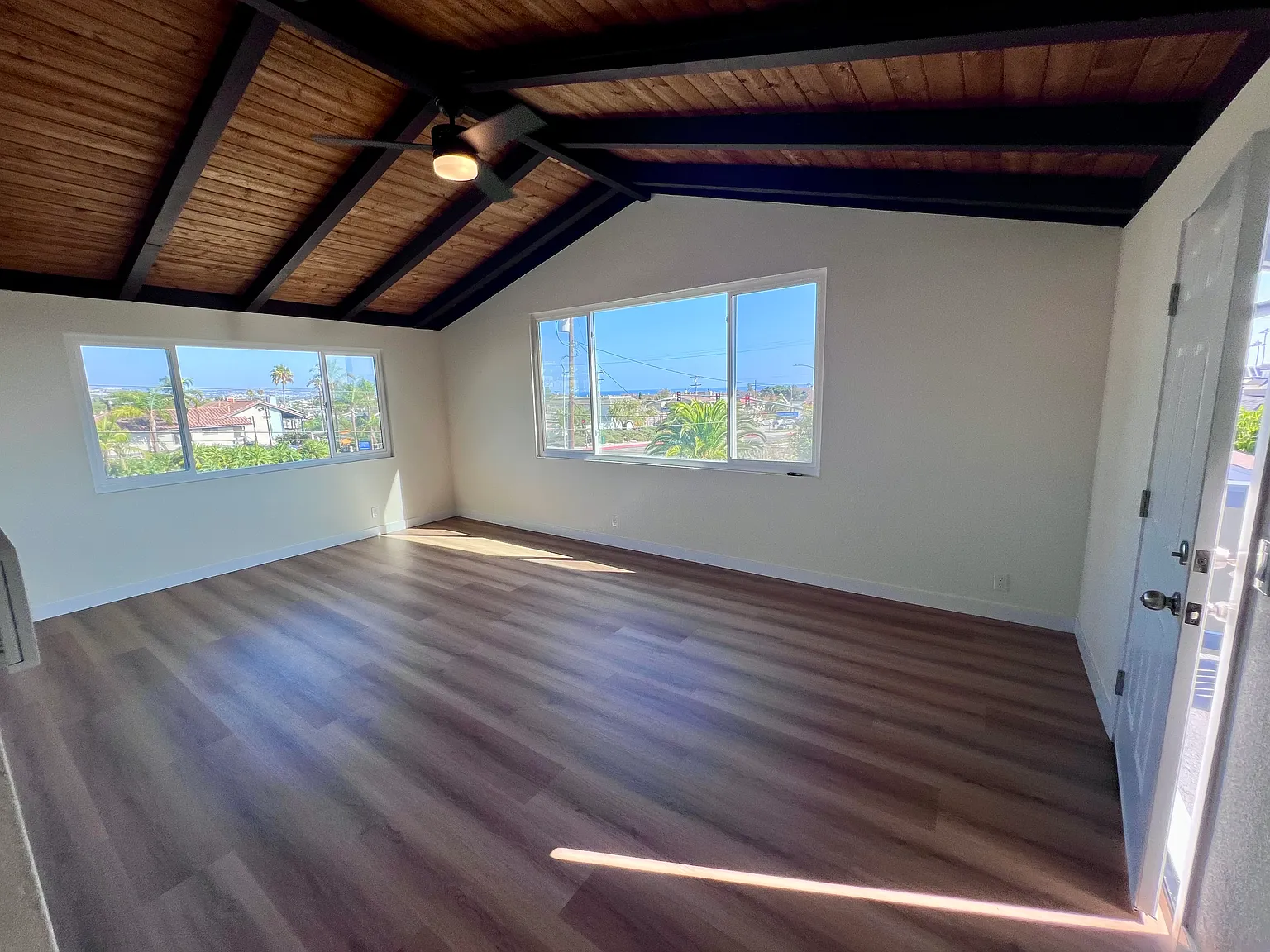 2 bed, 1100 sqft, $4,200 — Photo 4