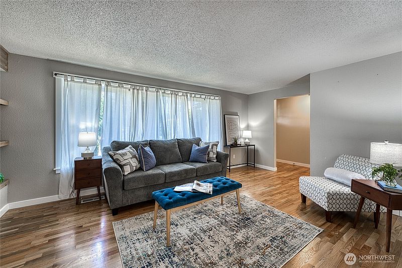 4th image of 20404 95th Avenue E