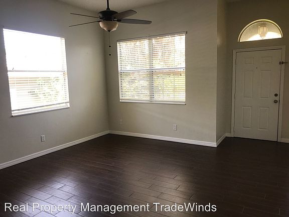 4th image of 1130 E Oakwood St
