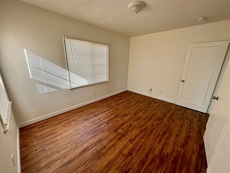 620 W Park Ave — Photo 11