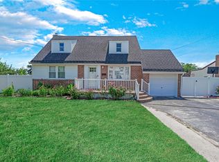 199 Guildford Ct, West Hempstead, NY 11552