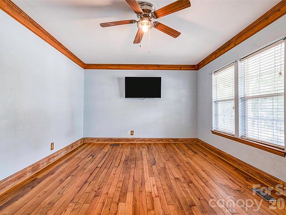4th image of 811 Kings Rd