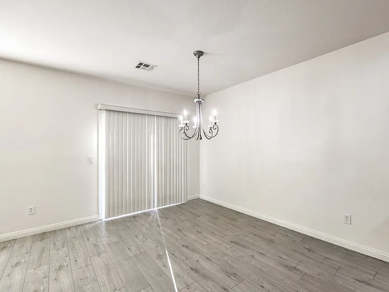 2103 Sawtooth Mountain Dr — Photo 10