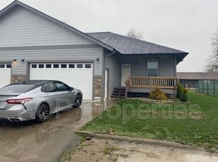 110 W 3rd St #B, Everson, WA 98247