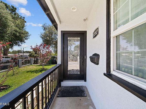 3rd image of 8787 Colbath Ave