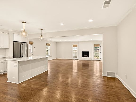 5th image of 3815 Highland Park Pl