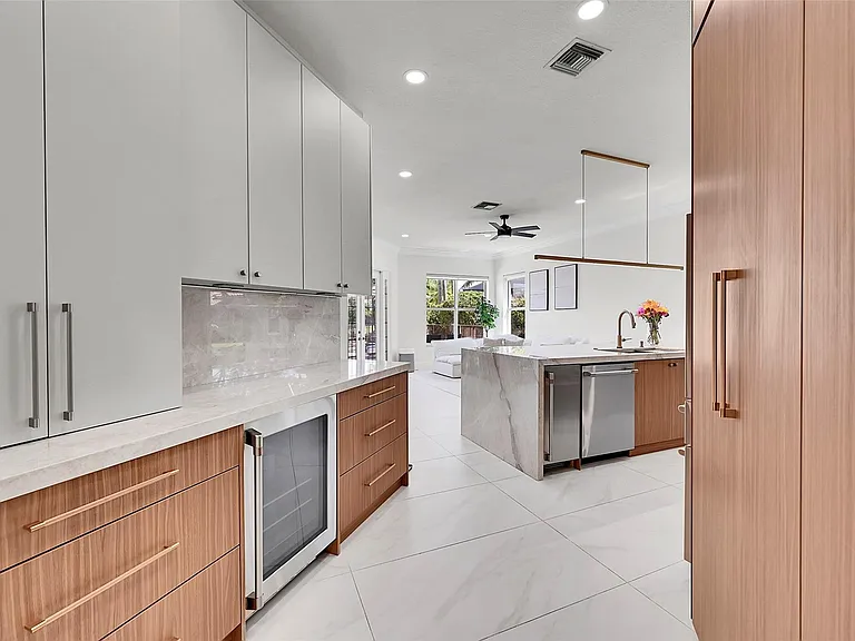 11163 NW 69th Pl — Photo 34