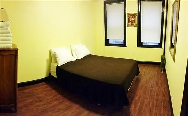 Sold by R New York | media 9