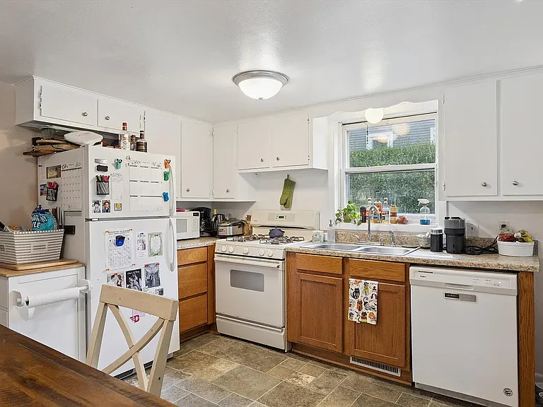 142 Langdon Ave NE #1 — Photo 9