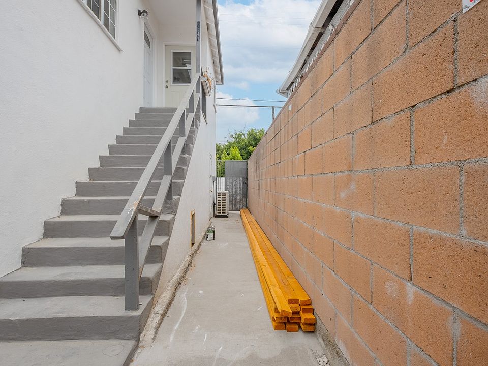 1st image of 5947 Willowcrest Ave