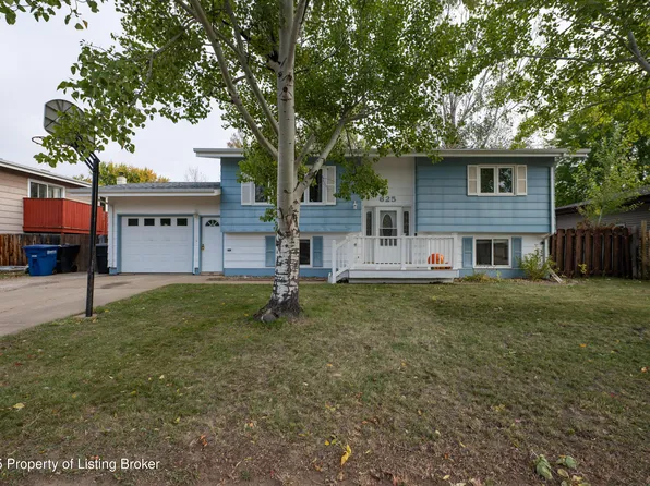 625 8th St E, Dickinson, ND 58601